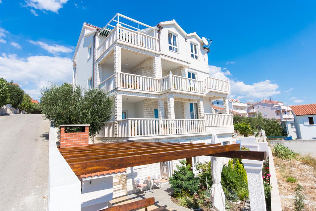 Apartments Wisibada Trogir Exterior photo